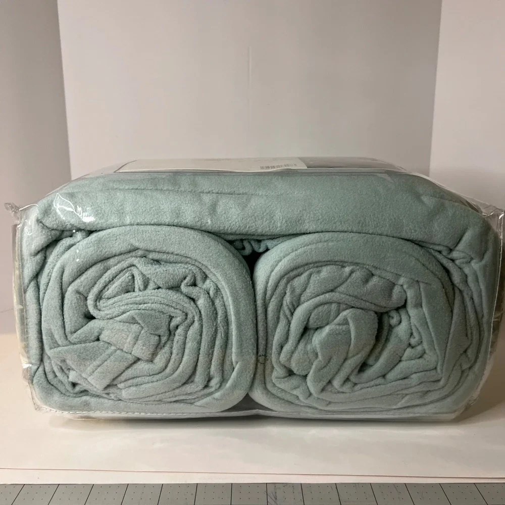 Berkshire Blanket & Home Co Full Size Sea‎ Mist 2 xtra Pillowcases